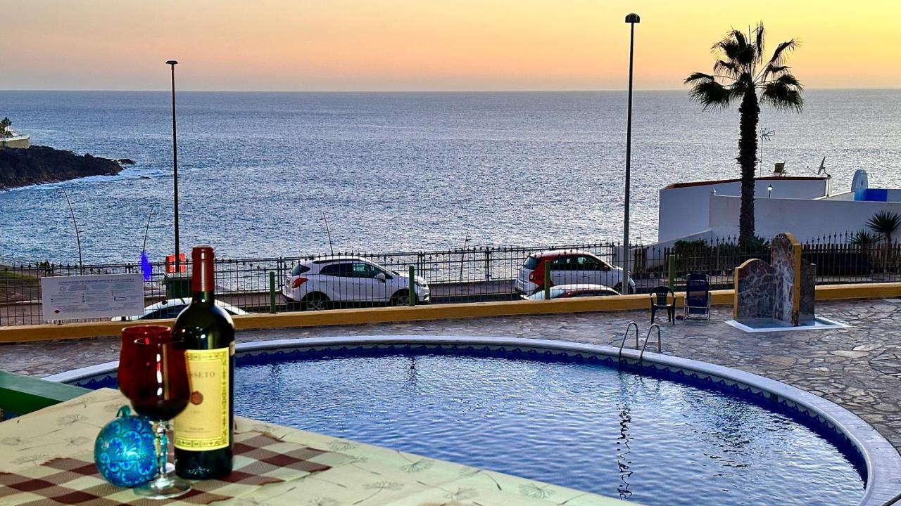 La Arena Free Wi-fi Check-in 24 * Puerto de Santiago (Tenerife)